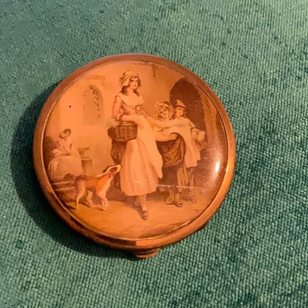 Yardleys 1930s Compact for powder makeup